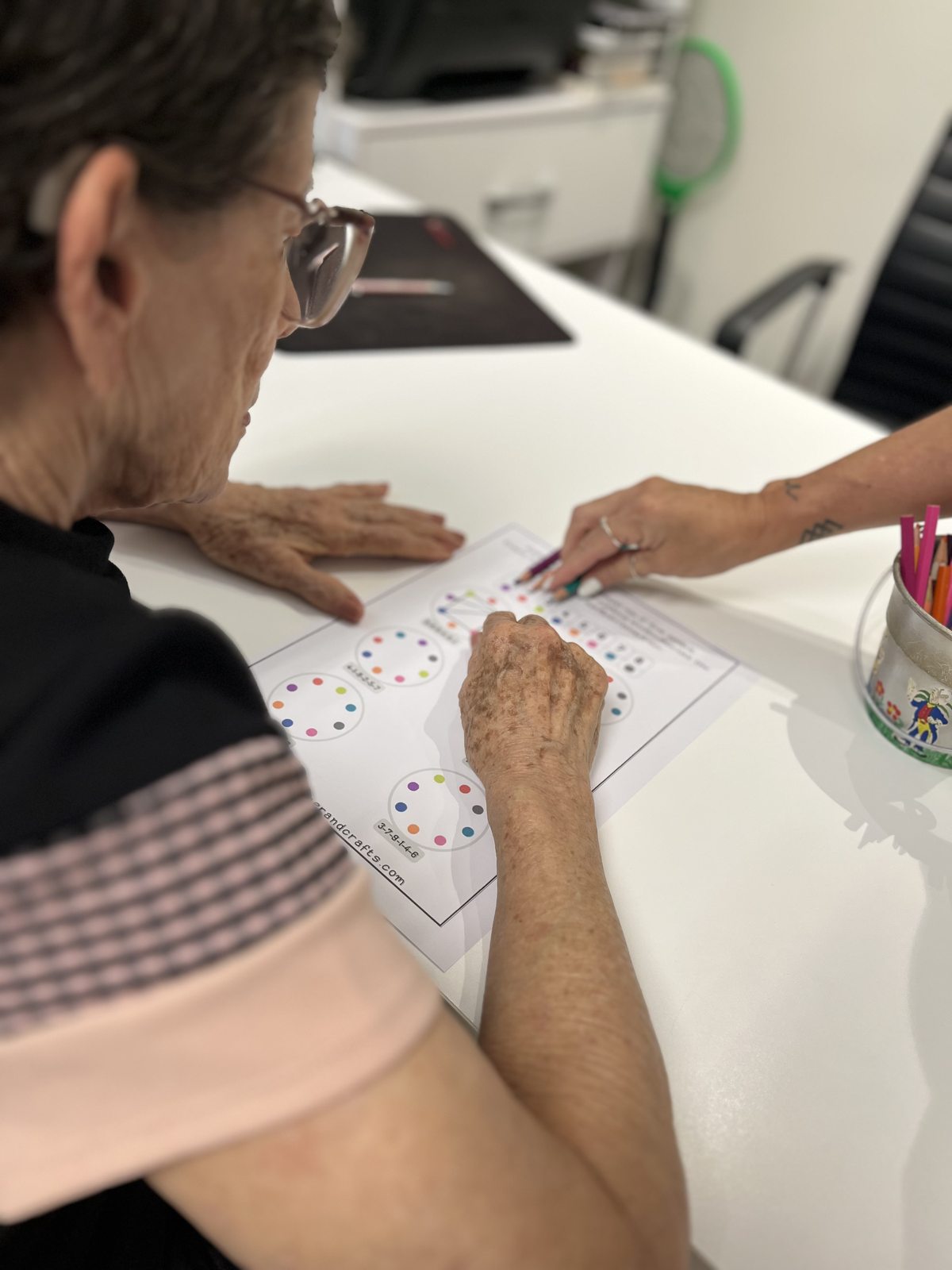 Vera, 81 anos — realizando atividade do protocolo